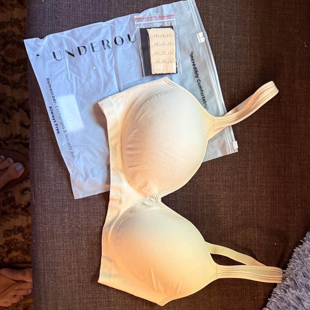 Underoutfit Perfect Neckline Bra M NWT. Beige